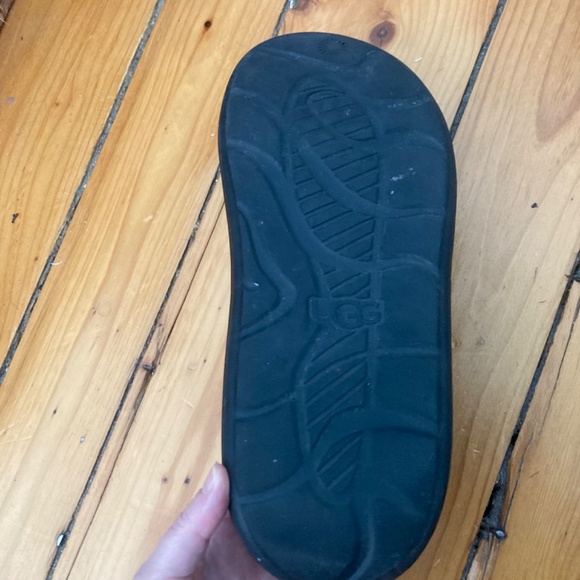 Ugg sandals with strap - Picture 3 of 3